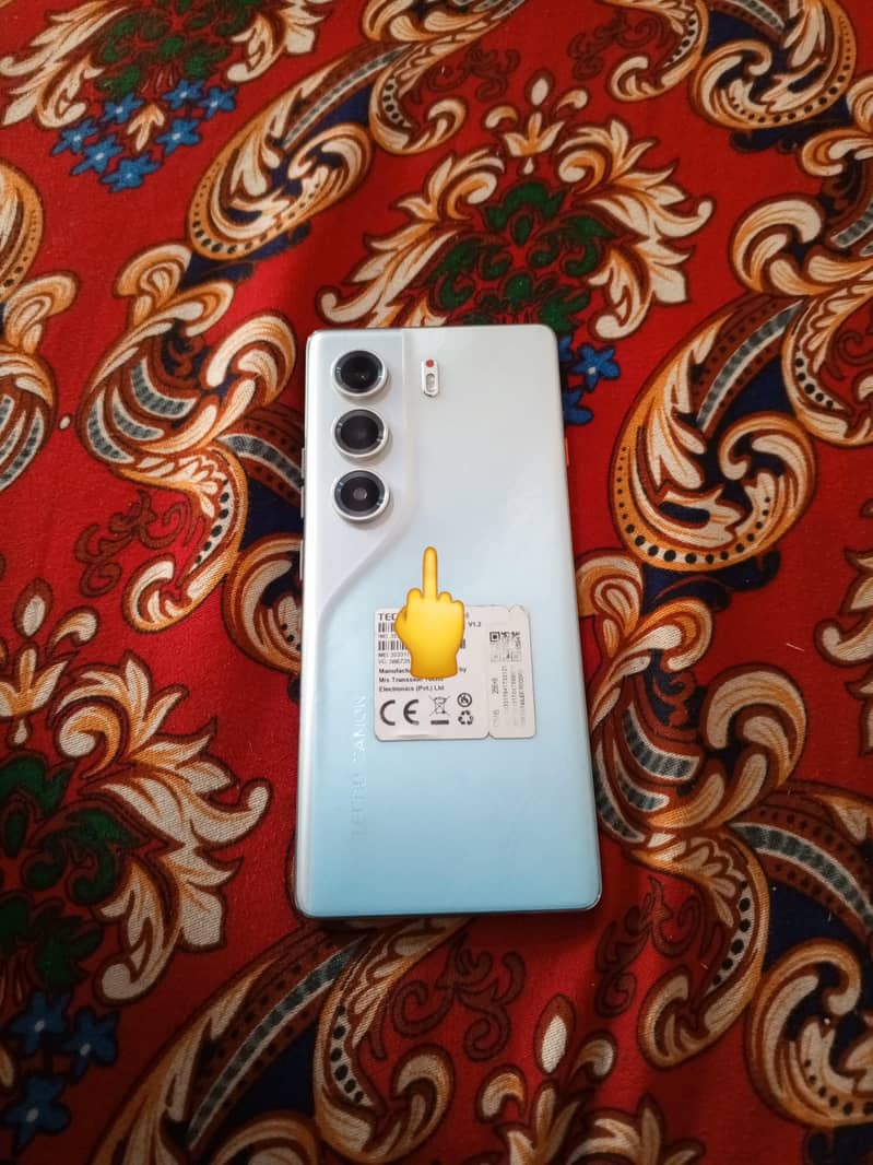 Tecno CAMON 40 Pro 0