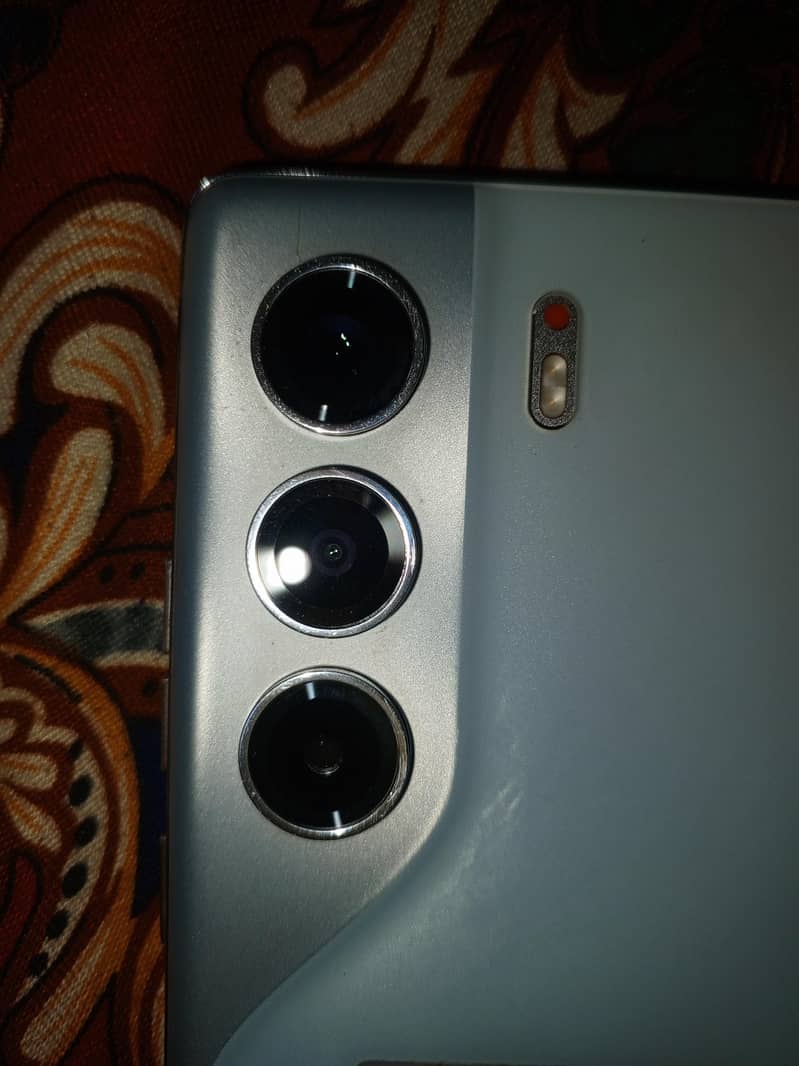 Tecno CAMON 40 Pro 2