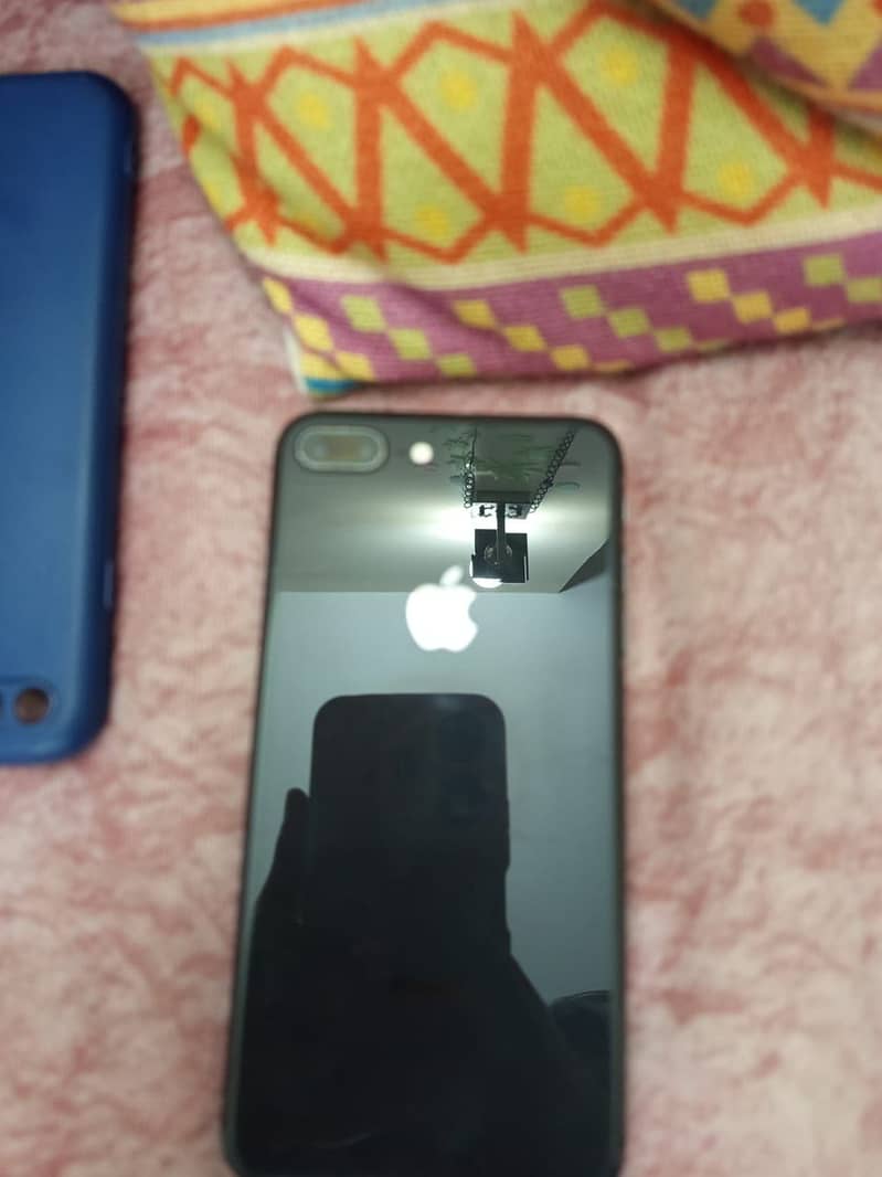 Apple iPhone 8 Plus 3
