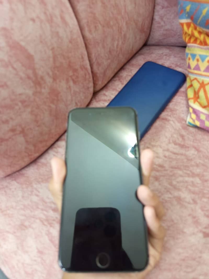 Apple iPhone 8 Plus 6
