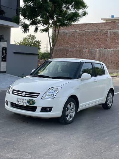 Suzuki Swift DLX Navigation 2018 Total Original