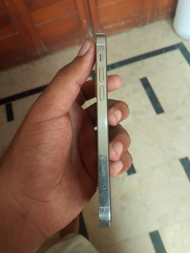 Apple iPhone 12 Pro 4