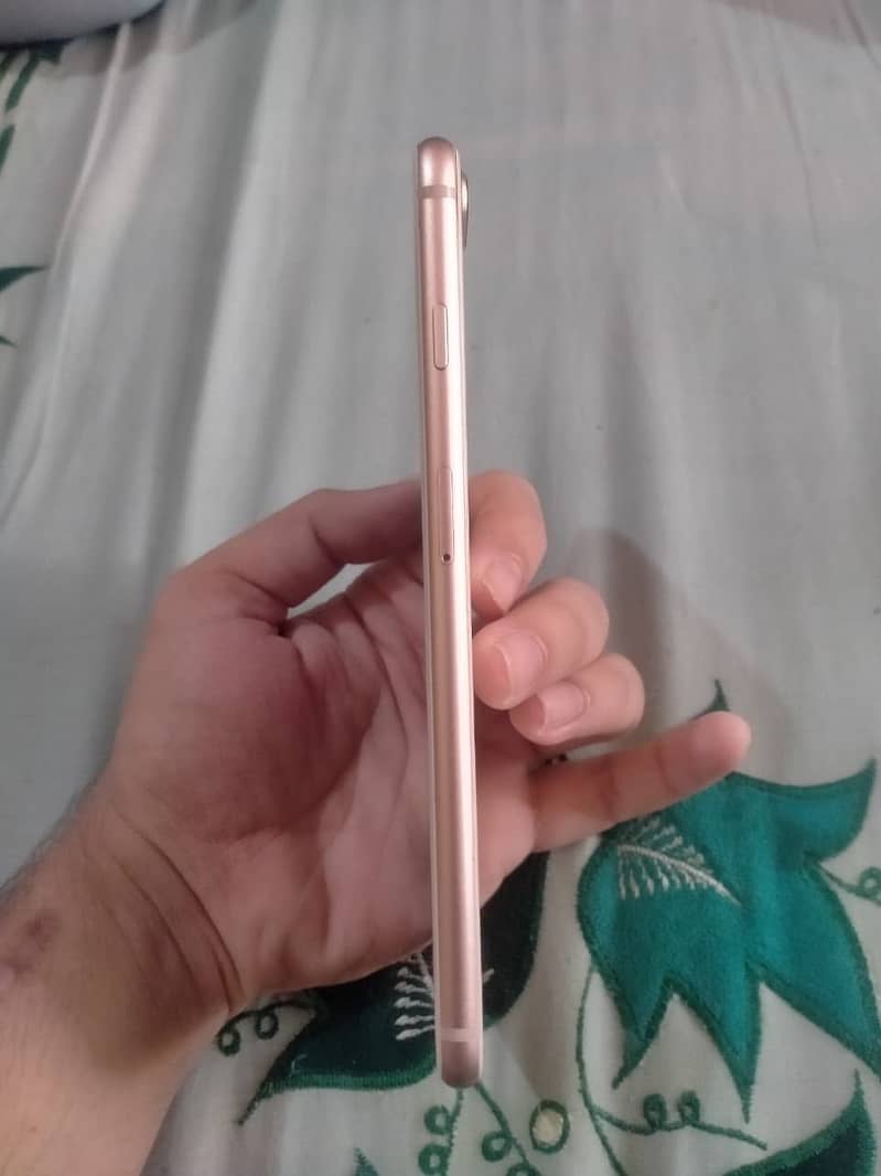 Apple iPhone 8 Plus 3