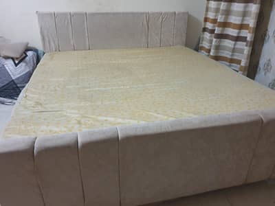 king bed with mattress
