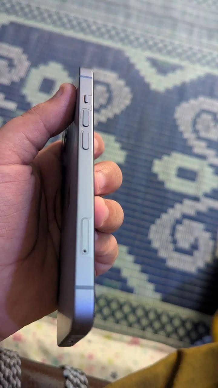 Apple iPhone 14 4