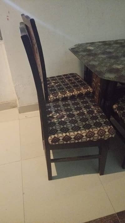 Dining table wtih chairs for sale