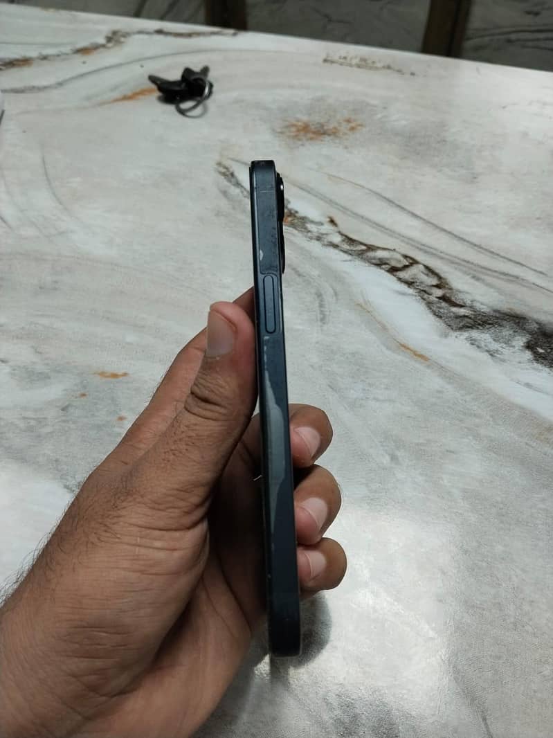 Apple iPhone 13 3