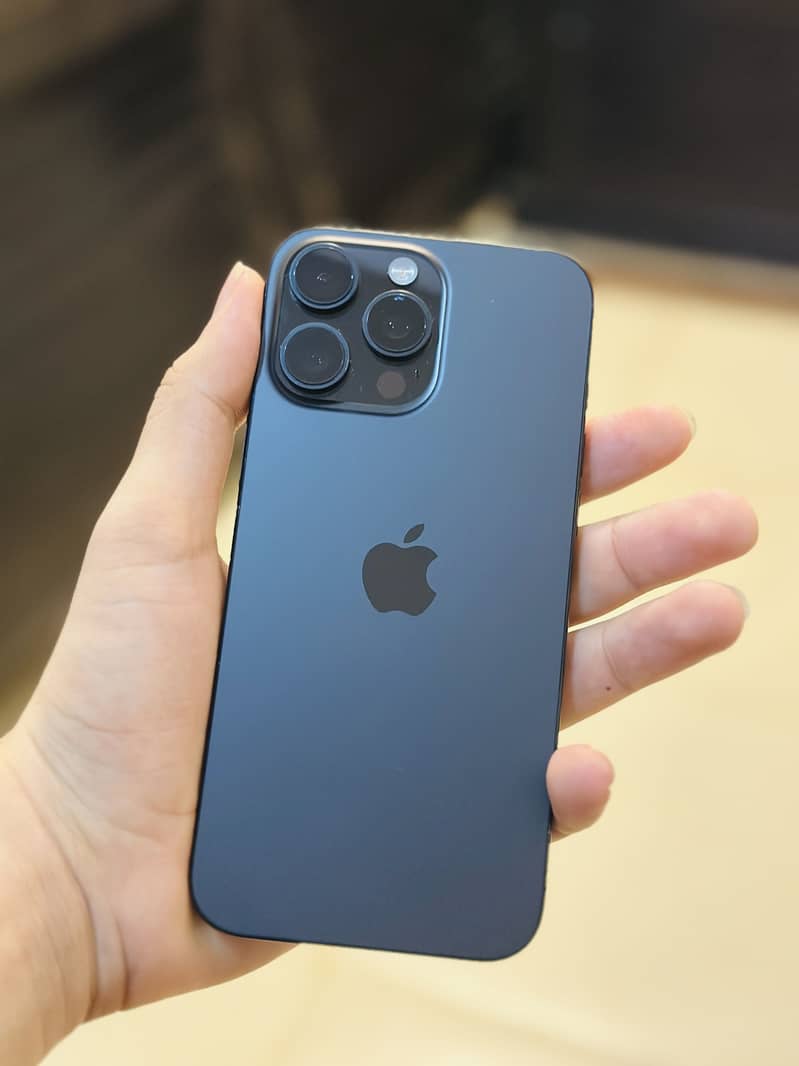 Apple iPhone 16 Pro Max 1
