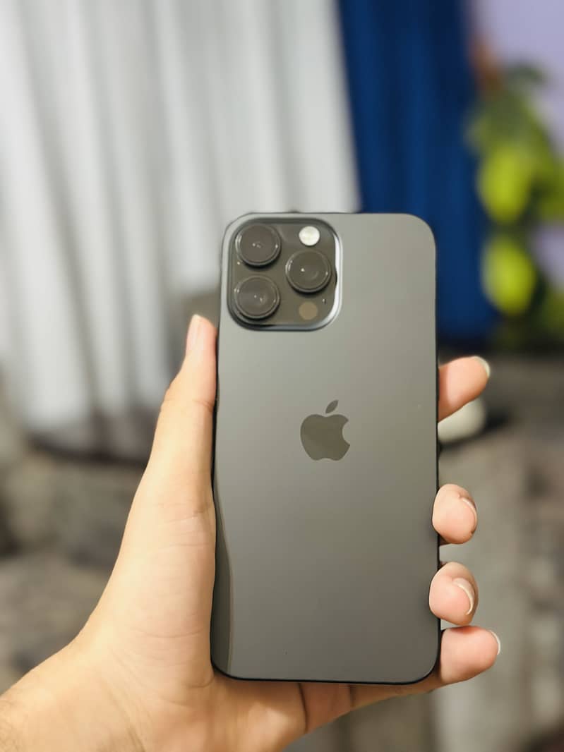 Apple iPhone 16 Pro Max 2