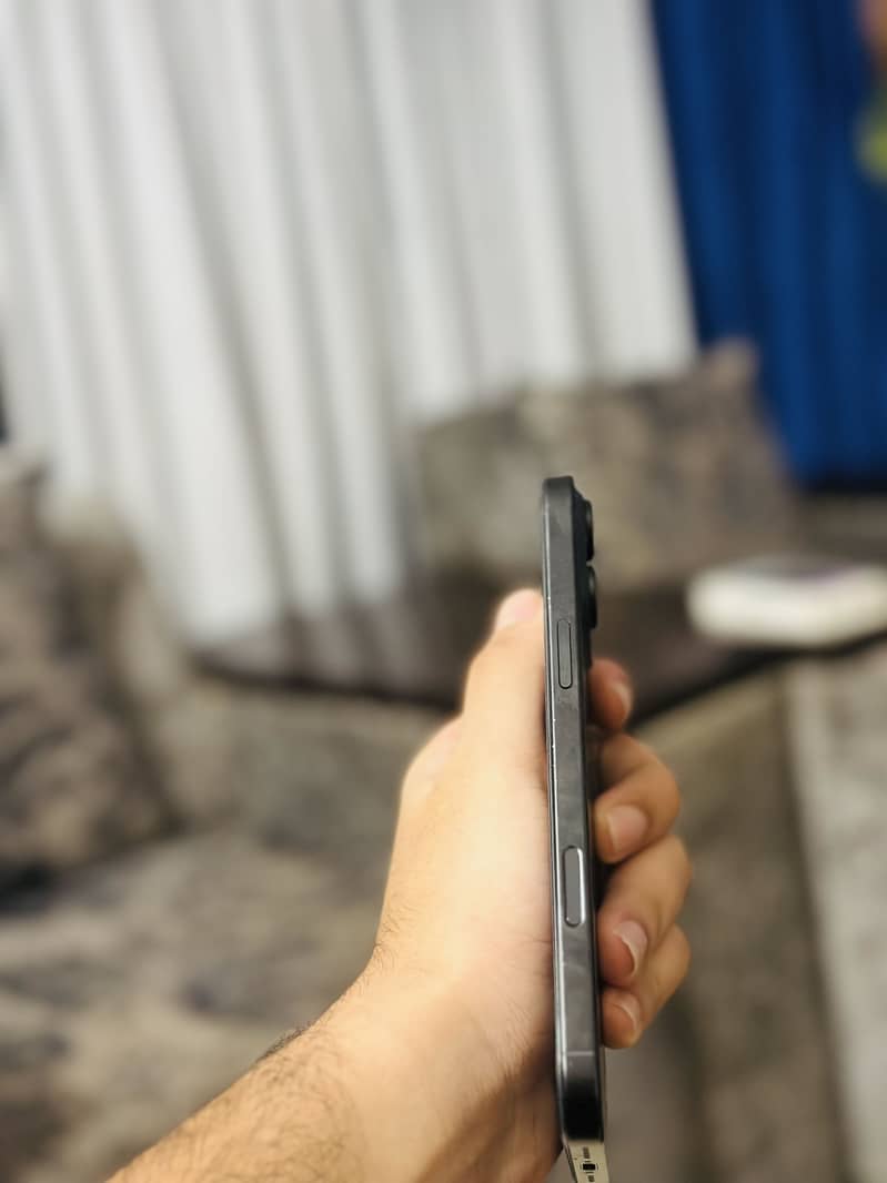 Apple iPhone 16 Pro Max 3