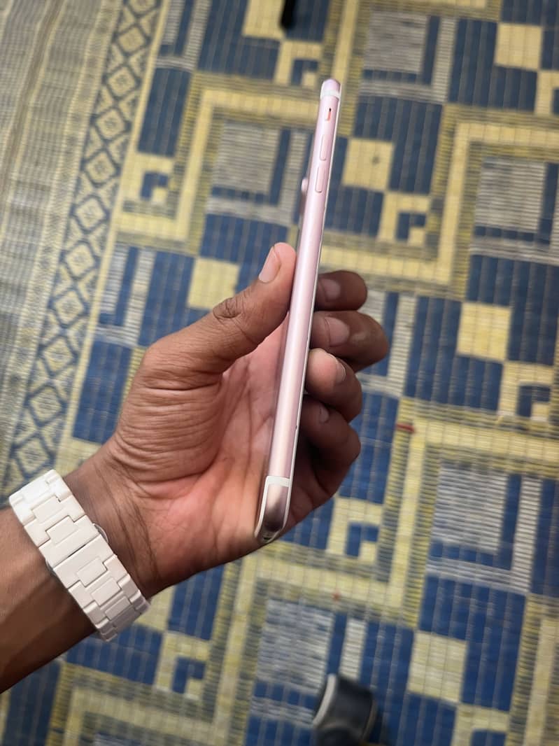 Apple iPhone 7 Plus 3