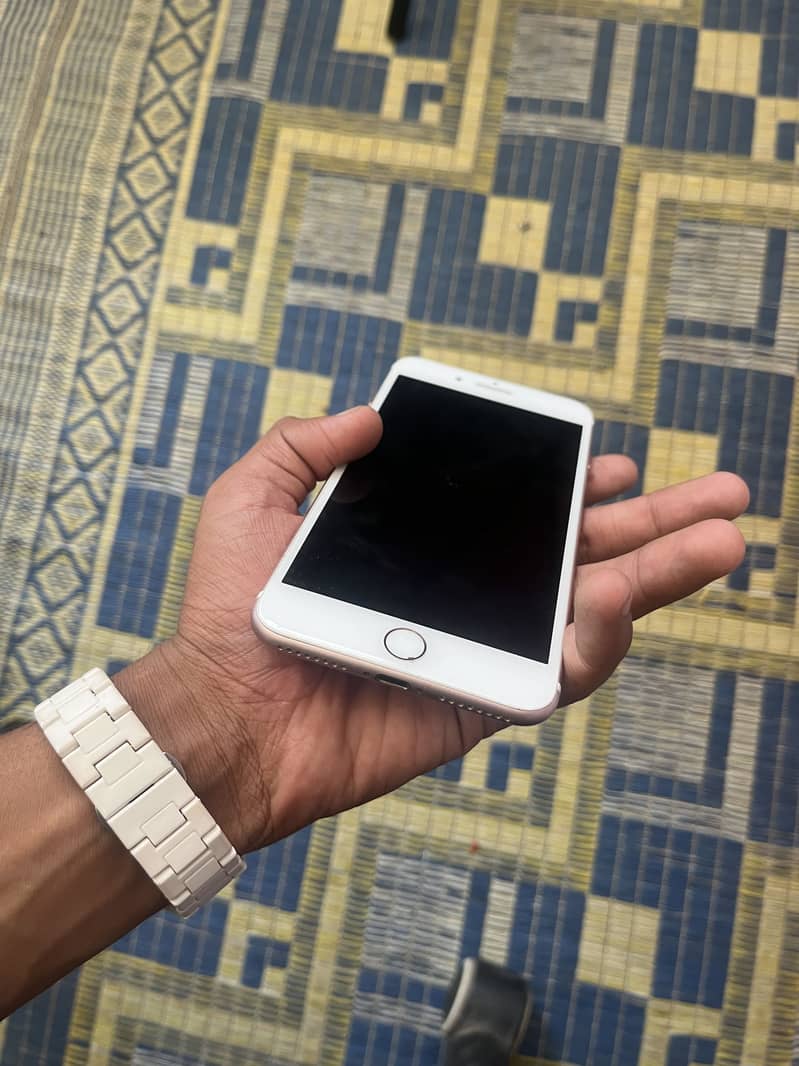 Apple iPhone 7 Plus 5