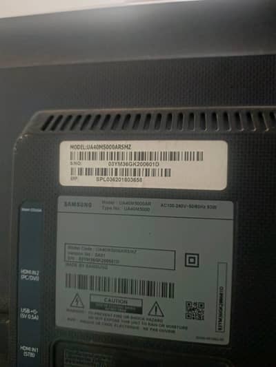 For Sale: Samsung 40" LED TV – Panel Damaged (Spares/Repair)