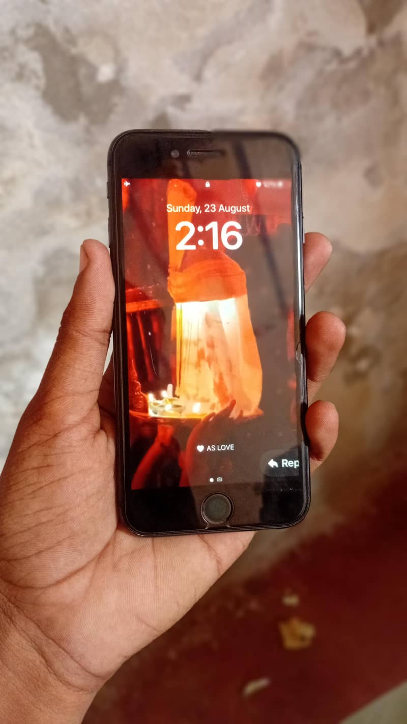 Apple iPhone 8 1