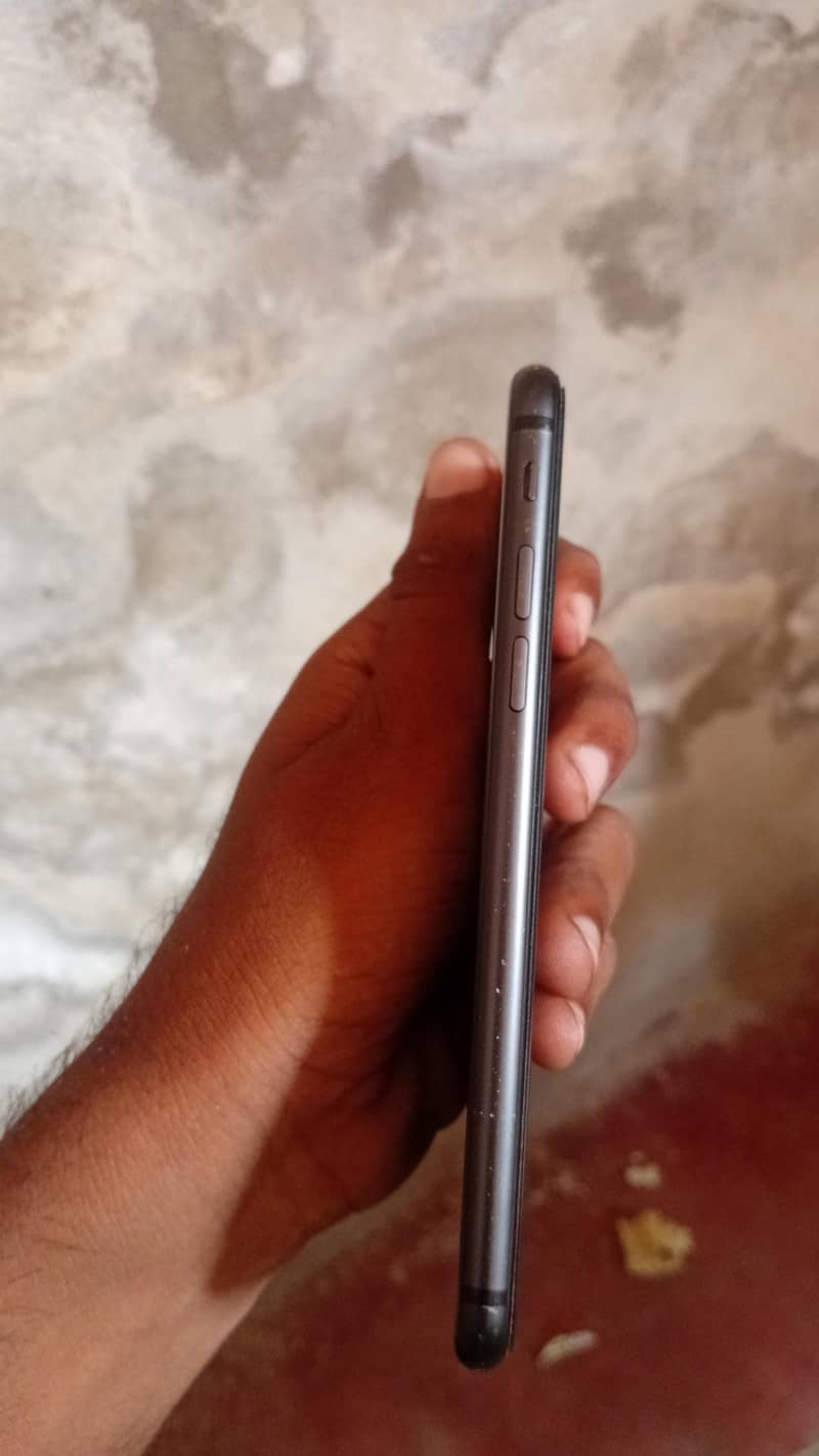Apple iPhone 8 3