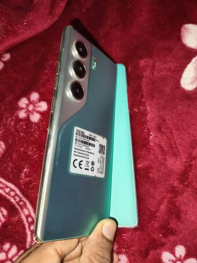 Tecno CAMON 40 Pro 8-256 with box charger
