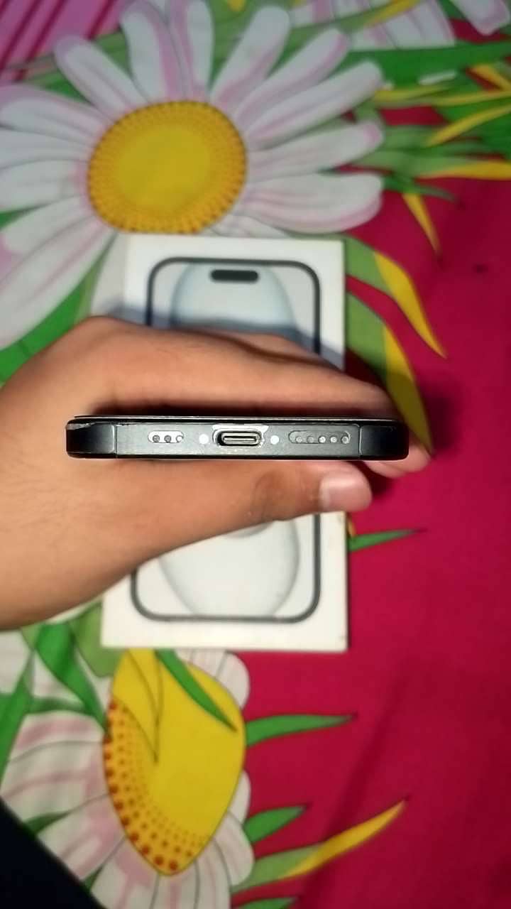 Apple iPhone 15 4