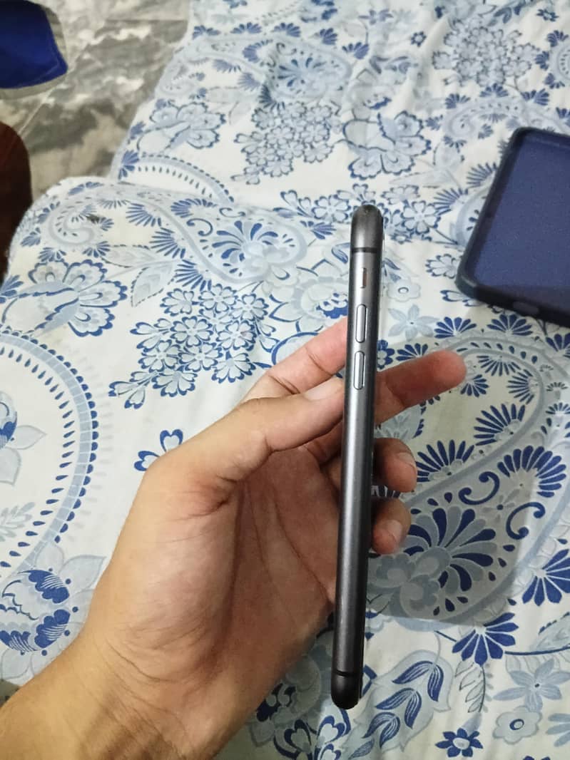 iPhone 11 5