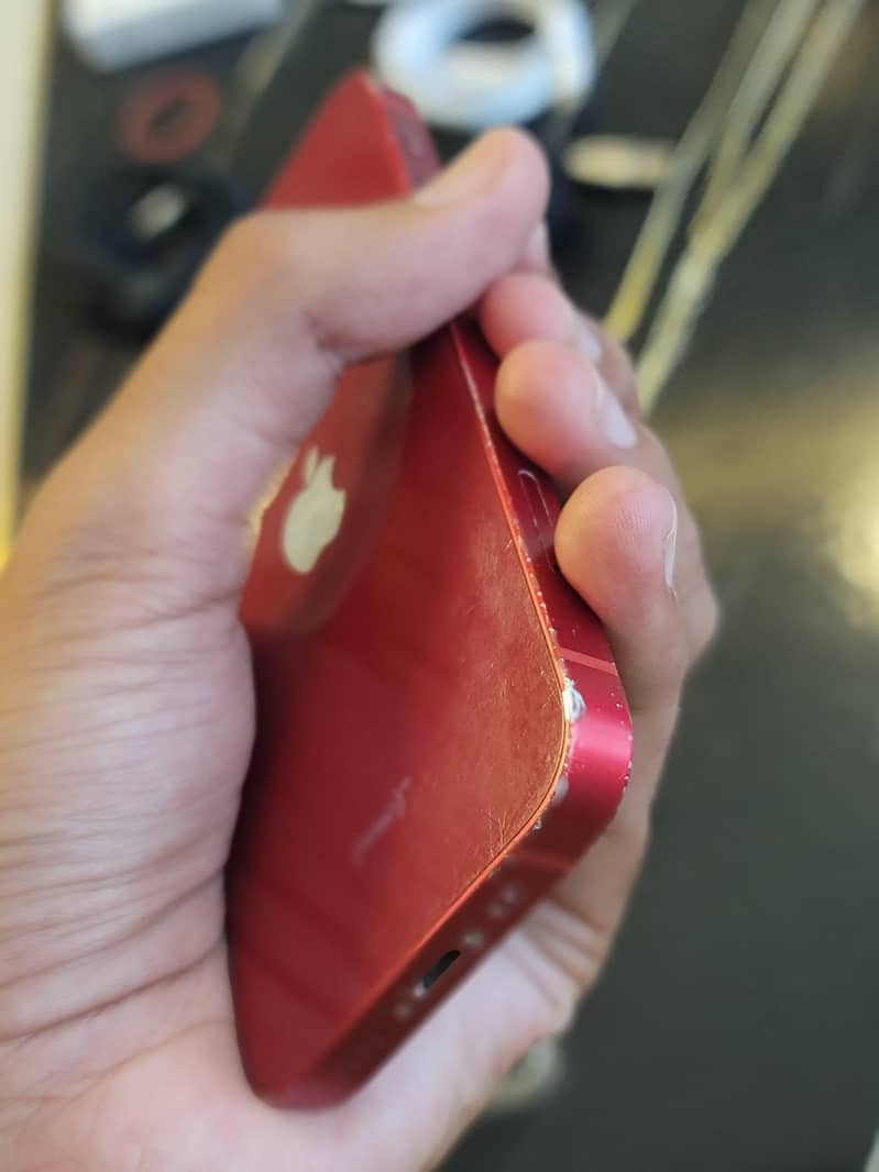 Apple iPhone 13 mini 0