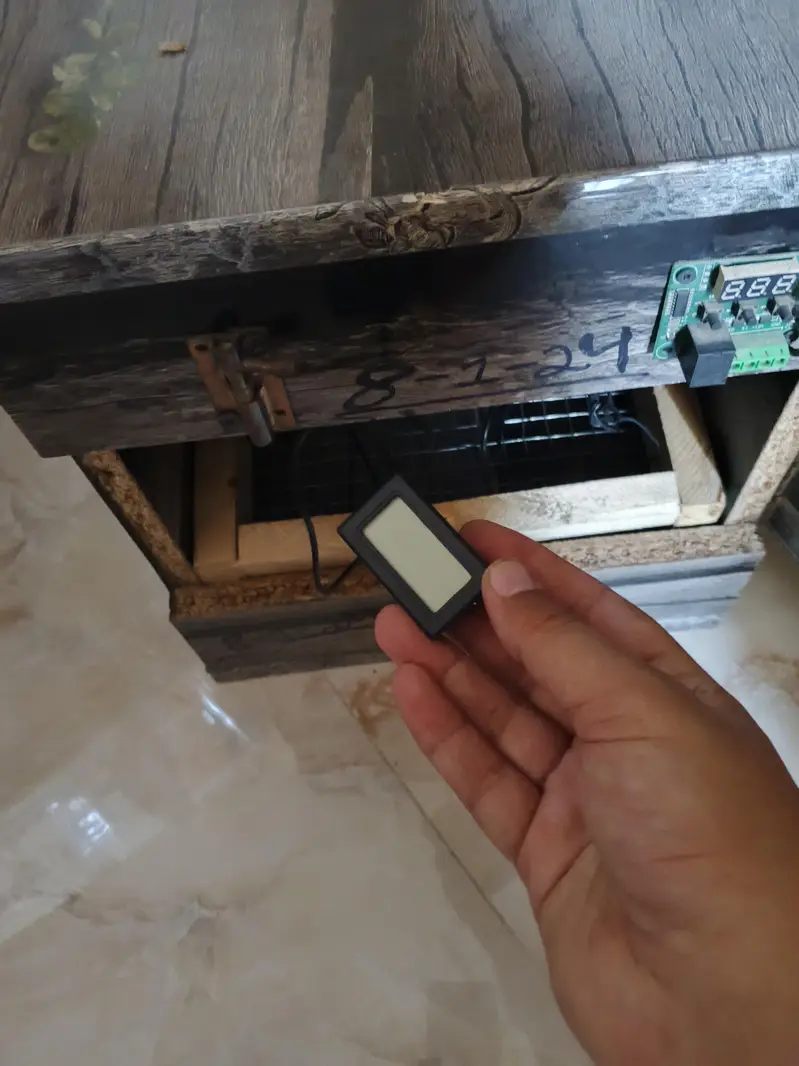 egg incubator — photo 2