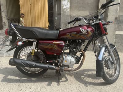 Honda 125 bilkul new jaisa bht kam chala ha