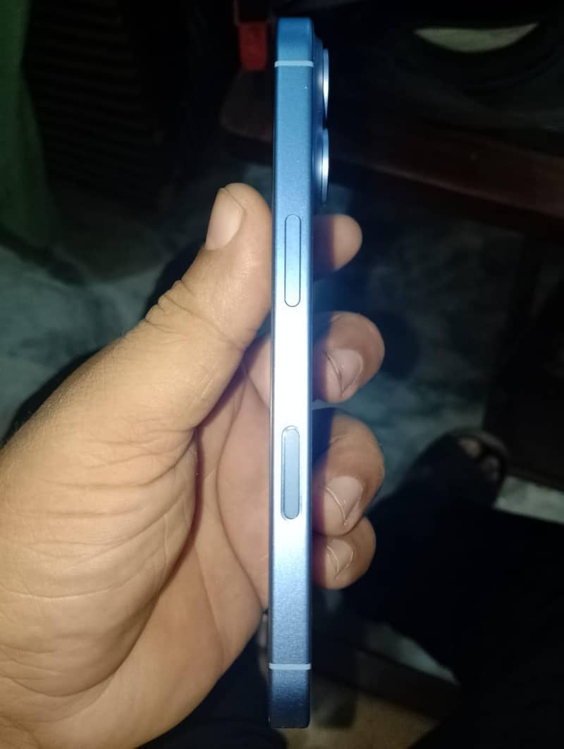 Apple iPhone 16 3