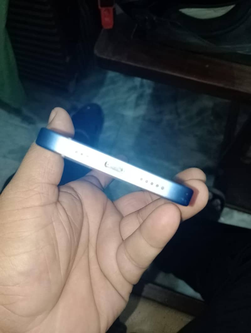 Apple iPhone 16 7