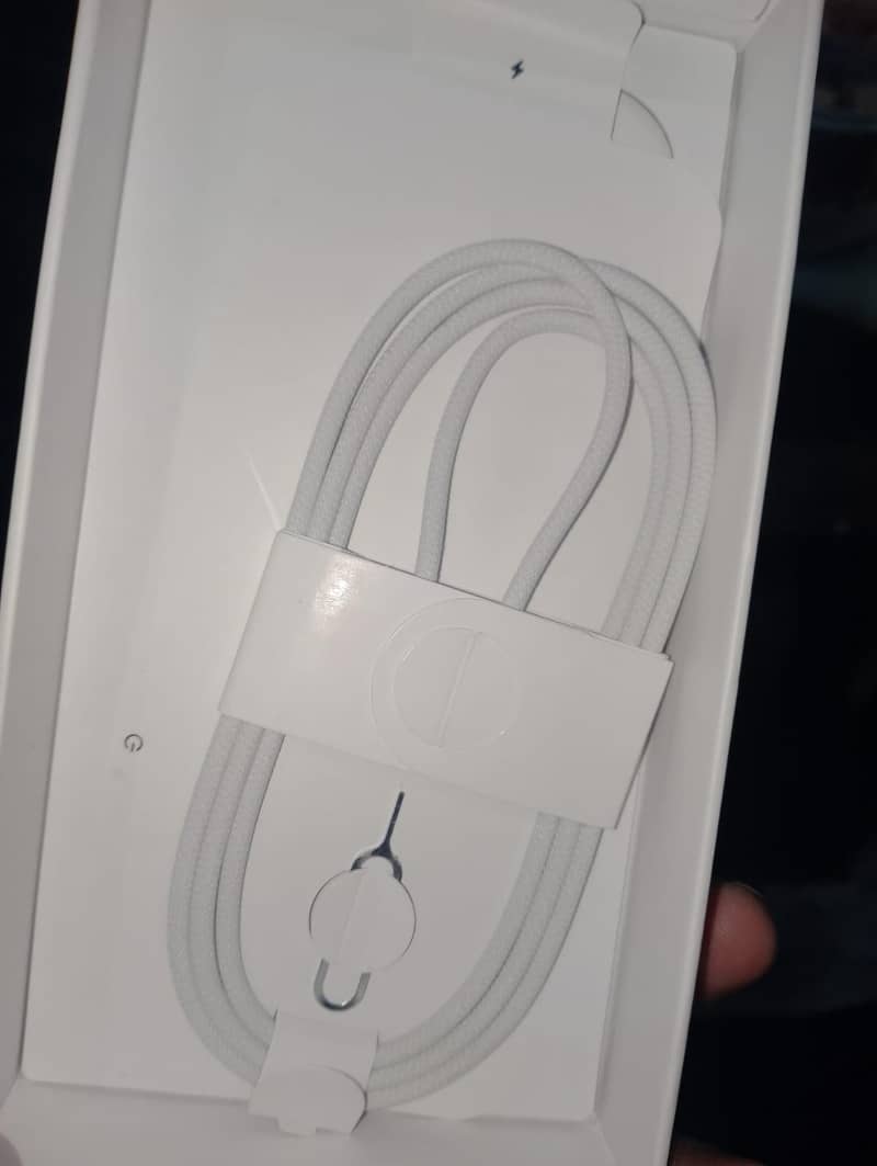 Apple iPhone 16 8