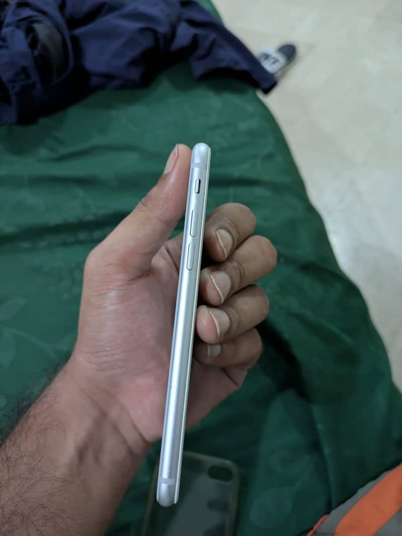Apple iPhone 8 4