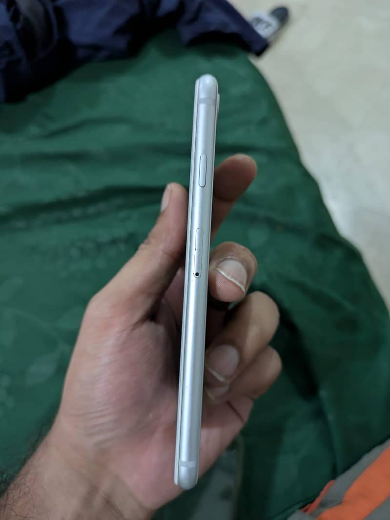 Apple iPhone 8 5