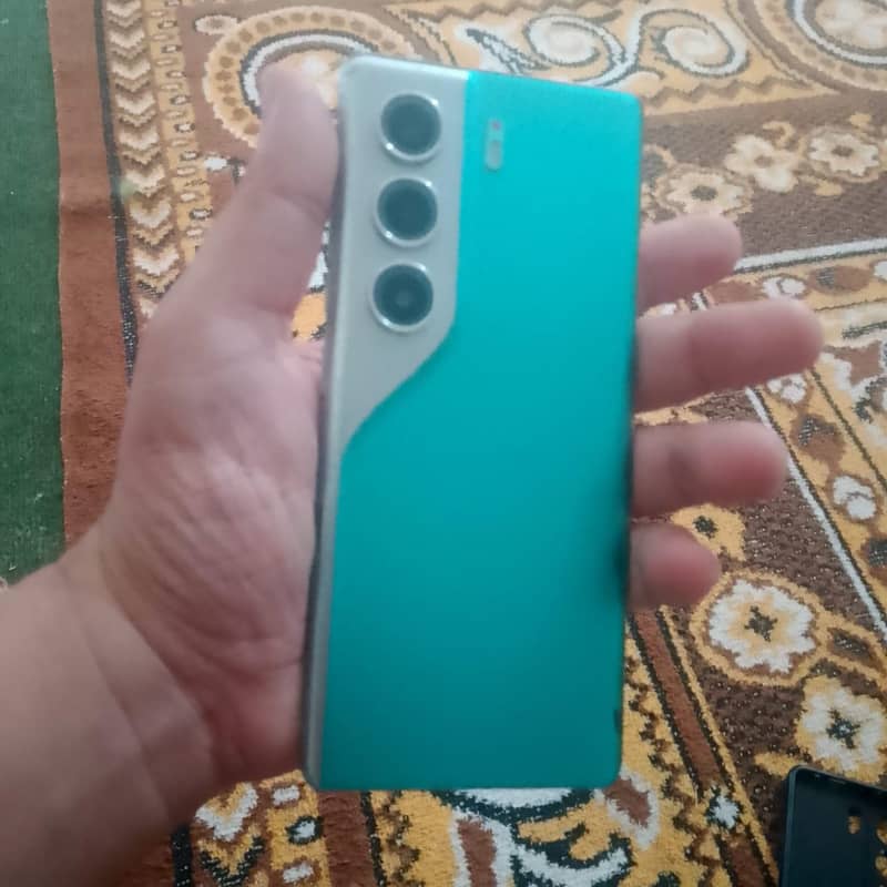 Tecno CAMON 40 Pro 1