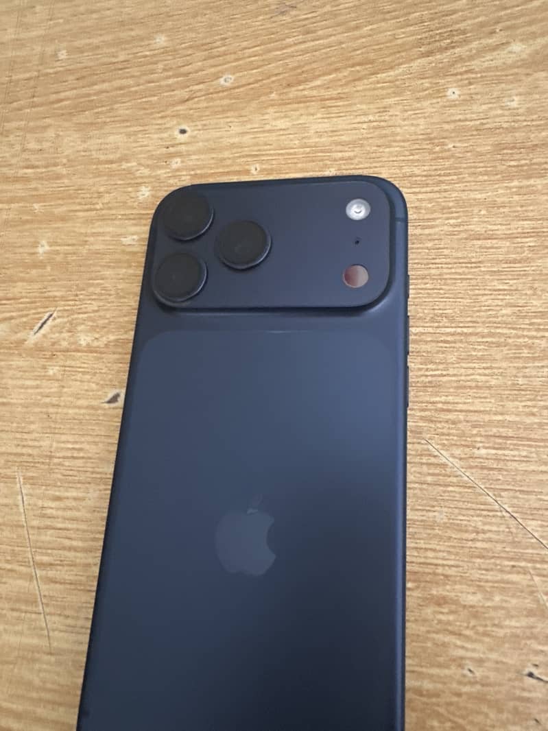 Apple iPhone 17 Pro Max 0