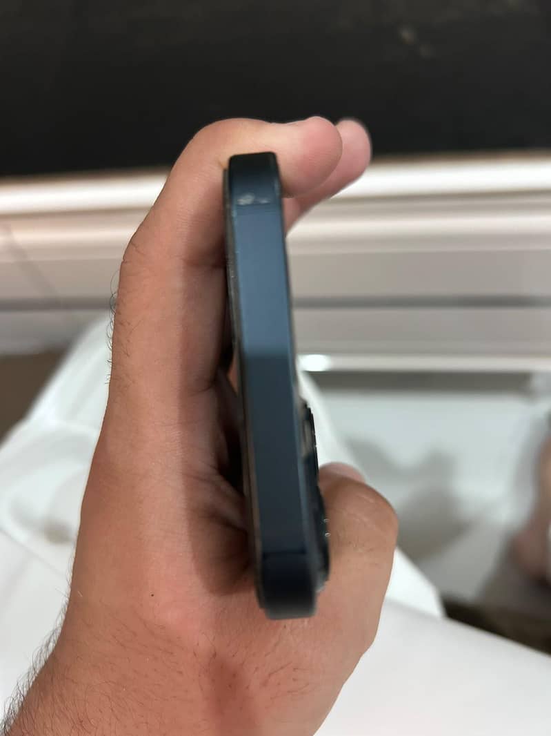 Apple iPhone 13 4