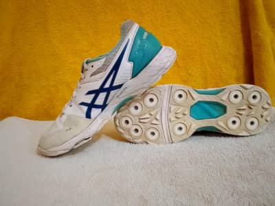 Asics spikes shoes