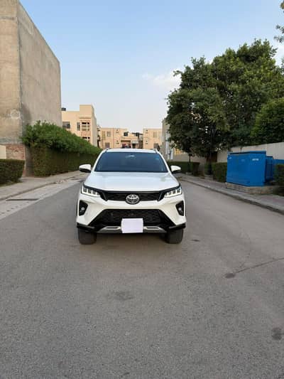 Toyota Fortuner Legender
