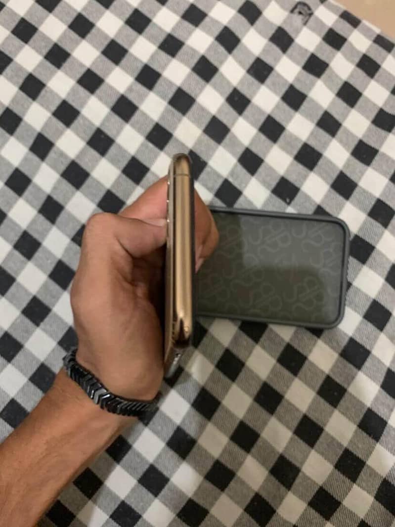 Apple iPhone 11 Pro Max 3