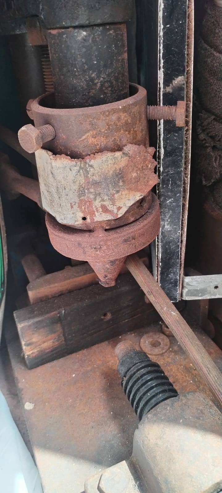 Hand molding Machine 2