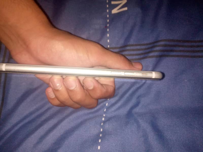 Apple iPhone 8 Plus 4