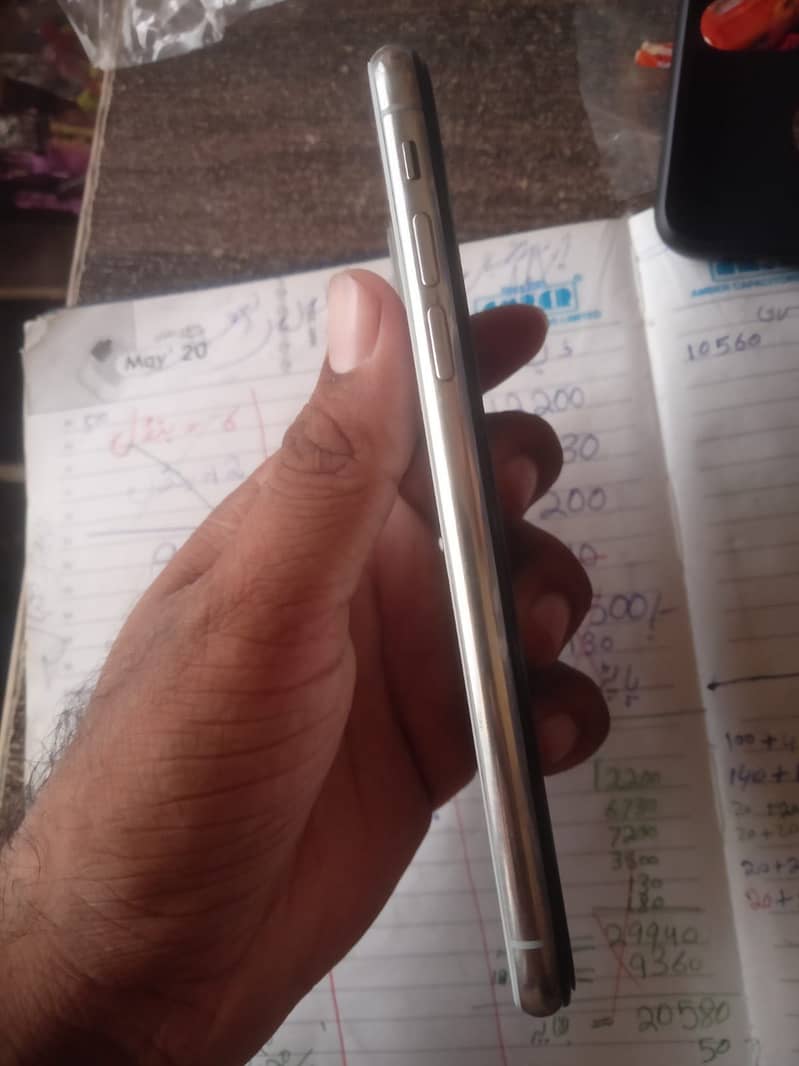 Apple iPhone X 4
