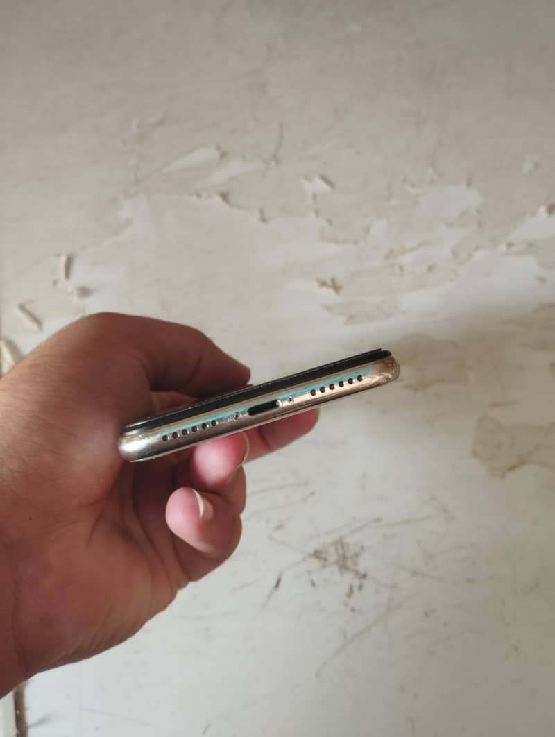 Apple iPhone X 4