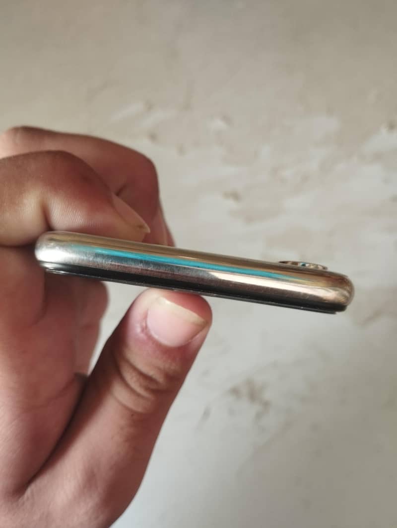 Apple iPhone X 5