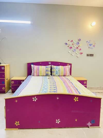 Pink Floral Wooden Bed Set + 2 Side Tables – Excellent Condition