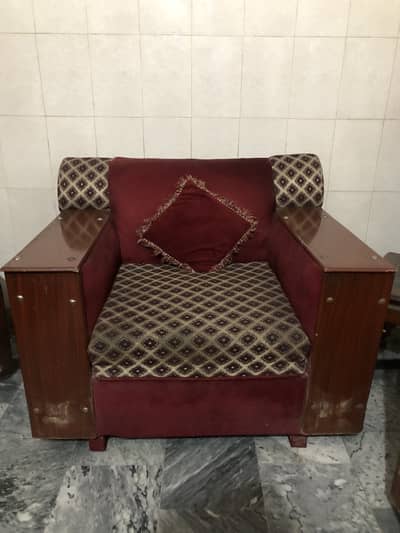 Used but in good condition sofa set for 6 people