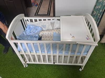 baby cot in good condition