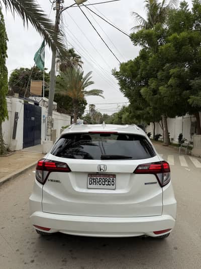 Honda Vezel 2015 / 2020 Z Pkg White Interior with Black Roof