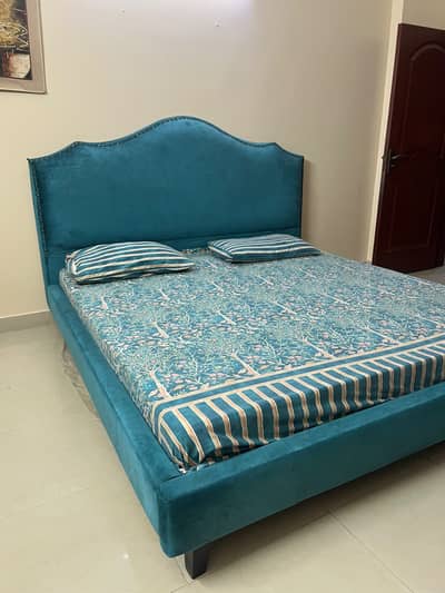 Velvet Bed Set - King Size 6 x 6.5 ft - Without Mattress