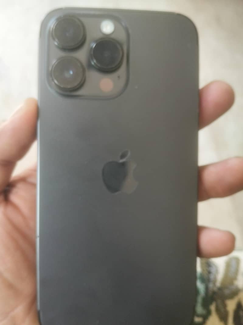 Apple iPhone 14 Pro Max 1