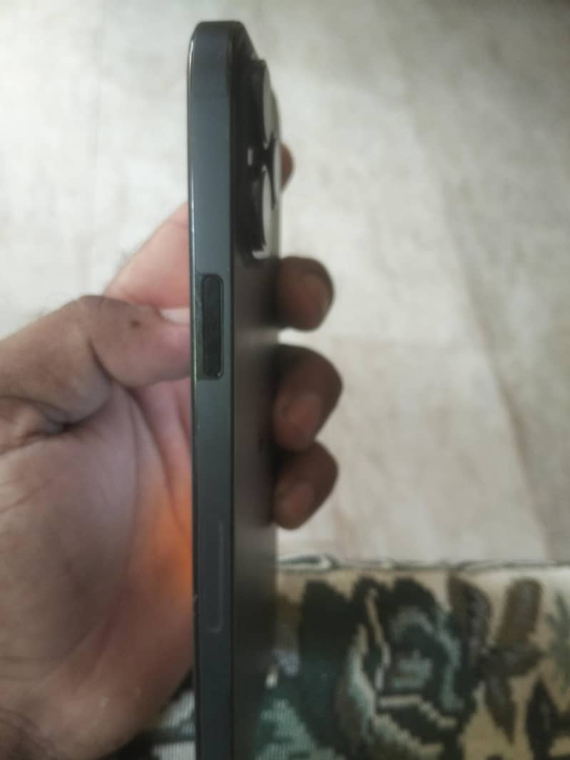 Apple iPhone 14 Pro Max 4