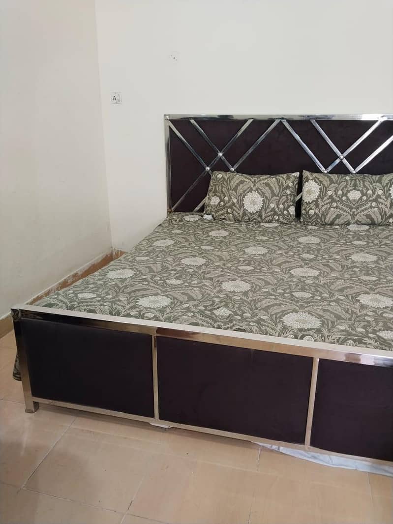iron bed 0