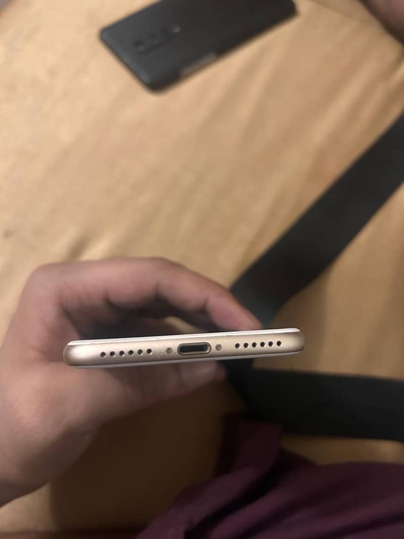 Apple iPhone 7 2